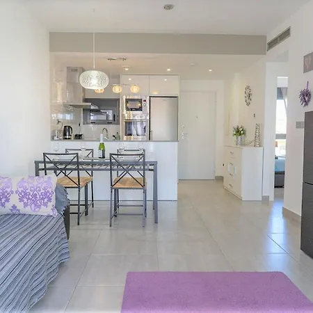 Fantastic 2 Bed In Modern Complex In
